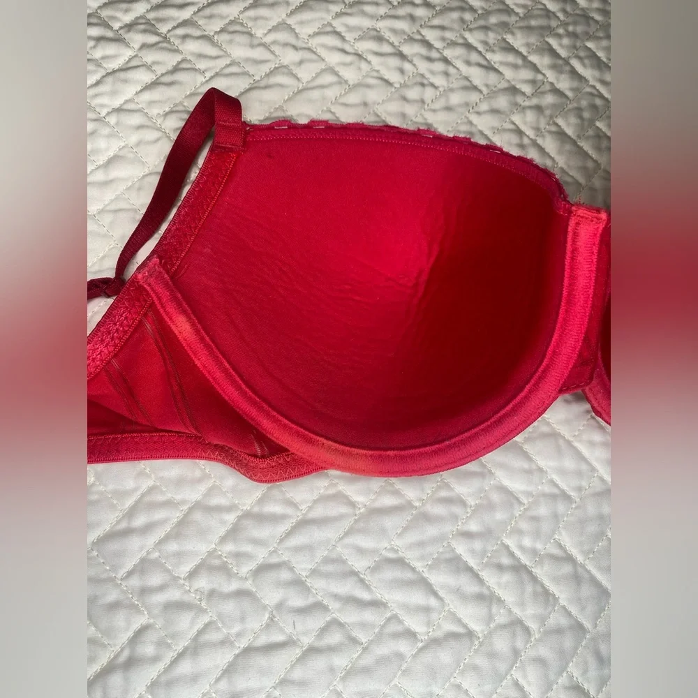 Red Bra - Picture 9 of 9